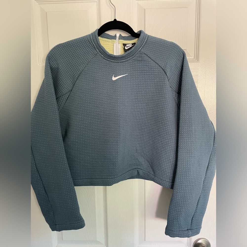 Cropped Nike women’s thermal blue pullover size medium